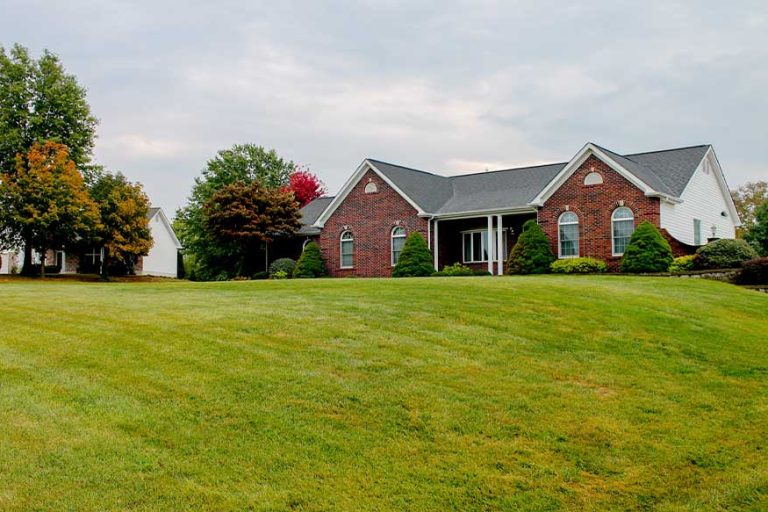 title-photo-lawn-missouri A home in front of a large lawn with trees.